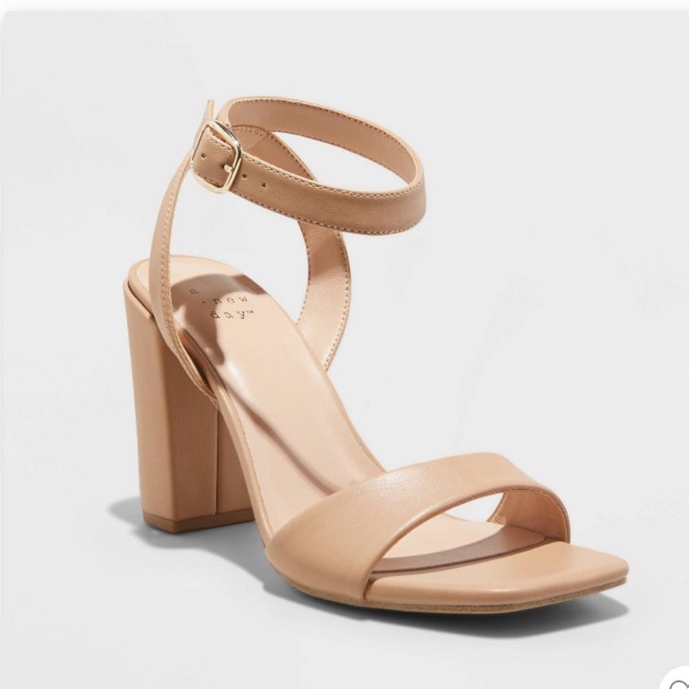 Nude heels in excellent condition✨
